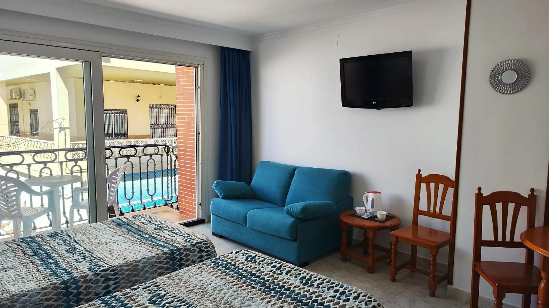 Apartamentos Leonor Carihuela Torremolinos 0*,
