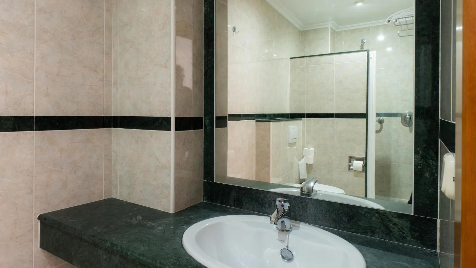 Appartement Apartamentos Leonor Carihuela Torremolinos Spanje