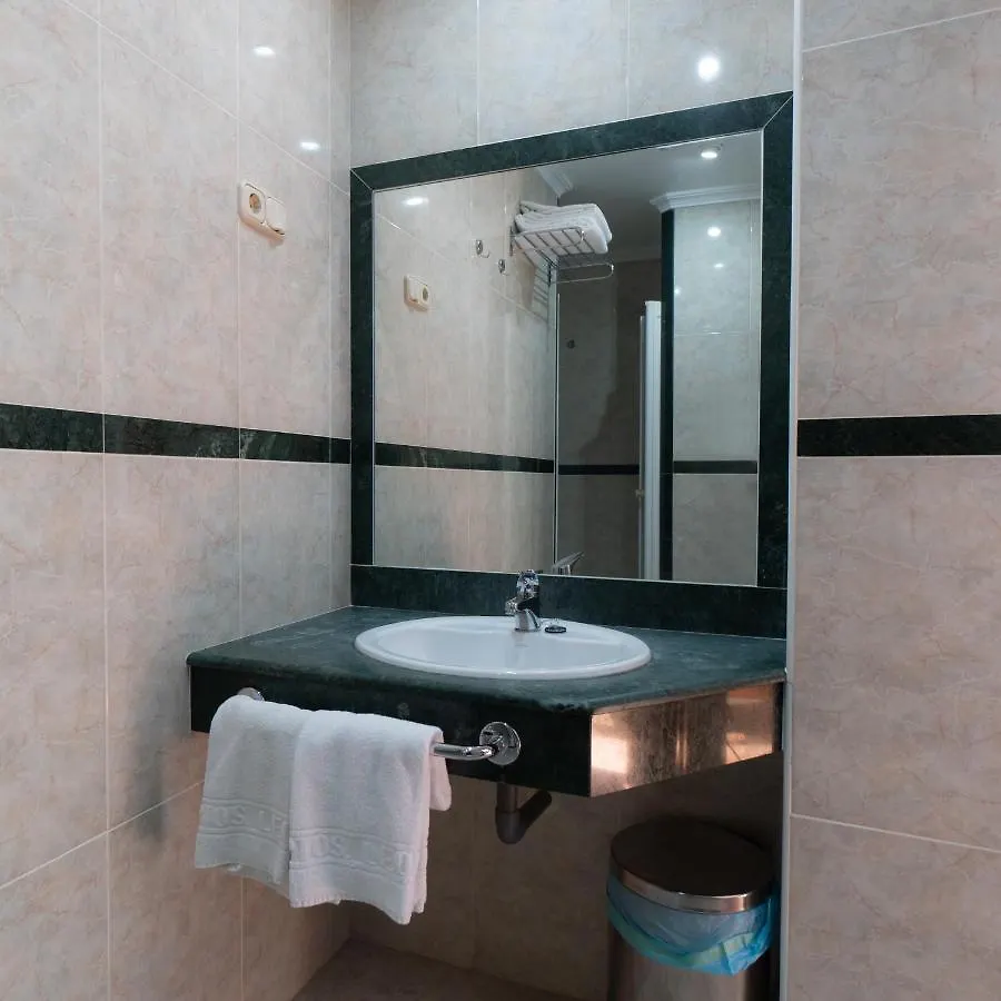 Apartamentos Leonor Carihuela Torremolinos