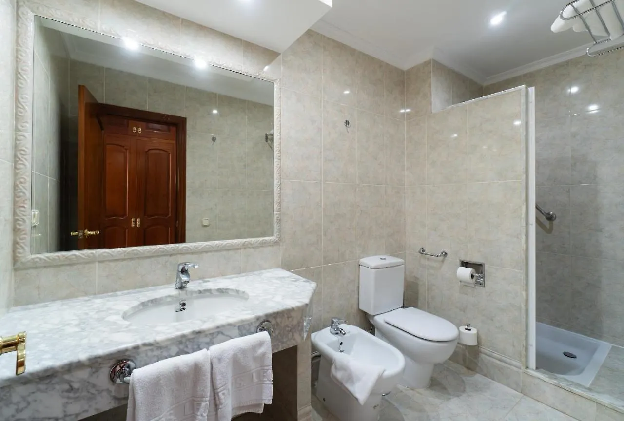 Apartamentos Leonor Carihuela Torremolinos