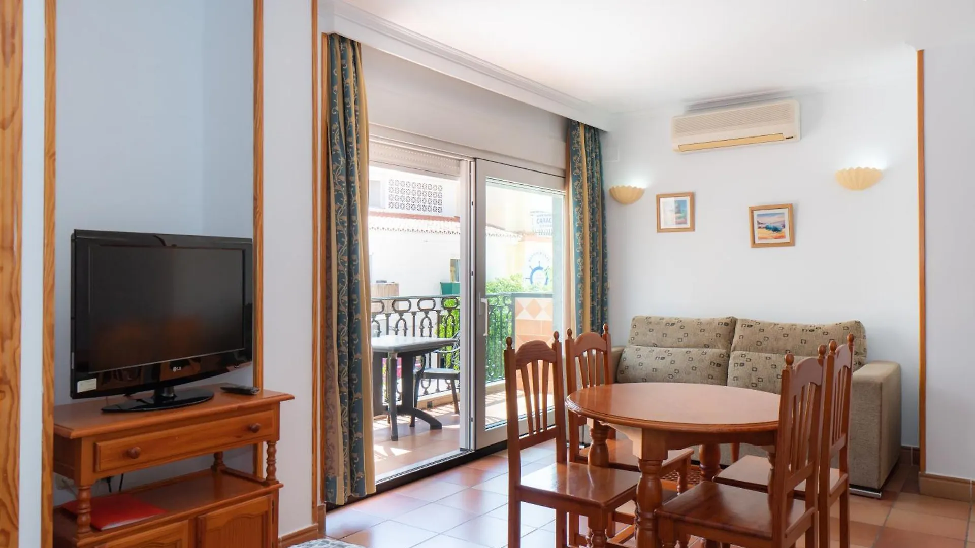 Apartamentos Leonor Carihuela Torremolinos Apartment