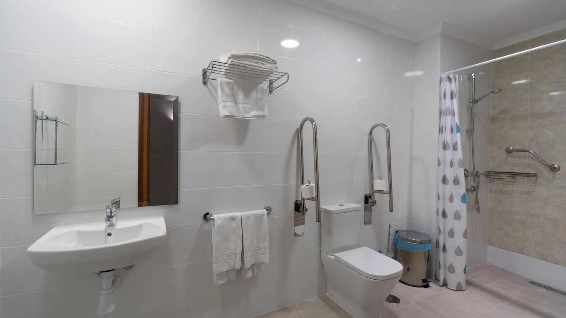 Apartamentos Leonor Carihuela Torremolinos Spain