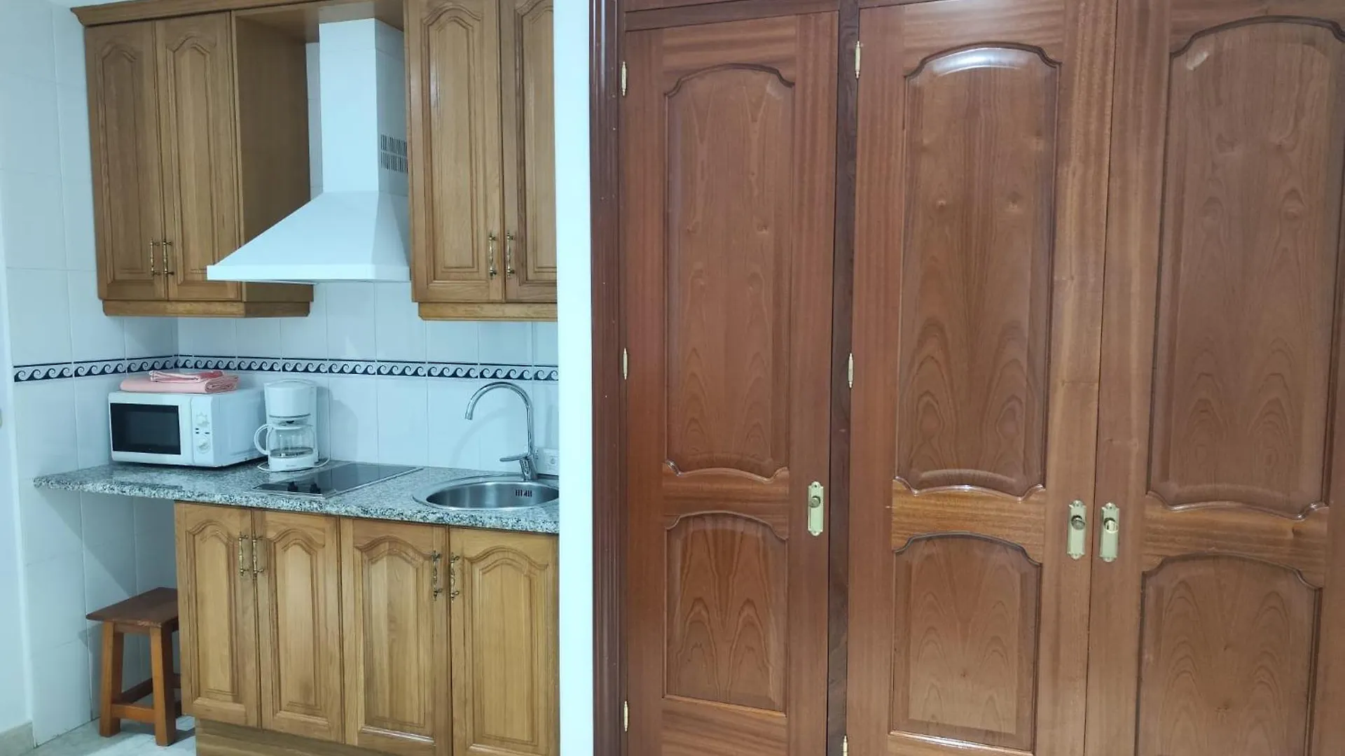 Apartamentos Leonor Carihuela Torremolinos Spain
