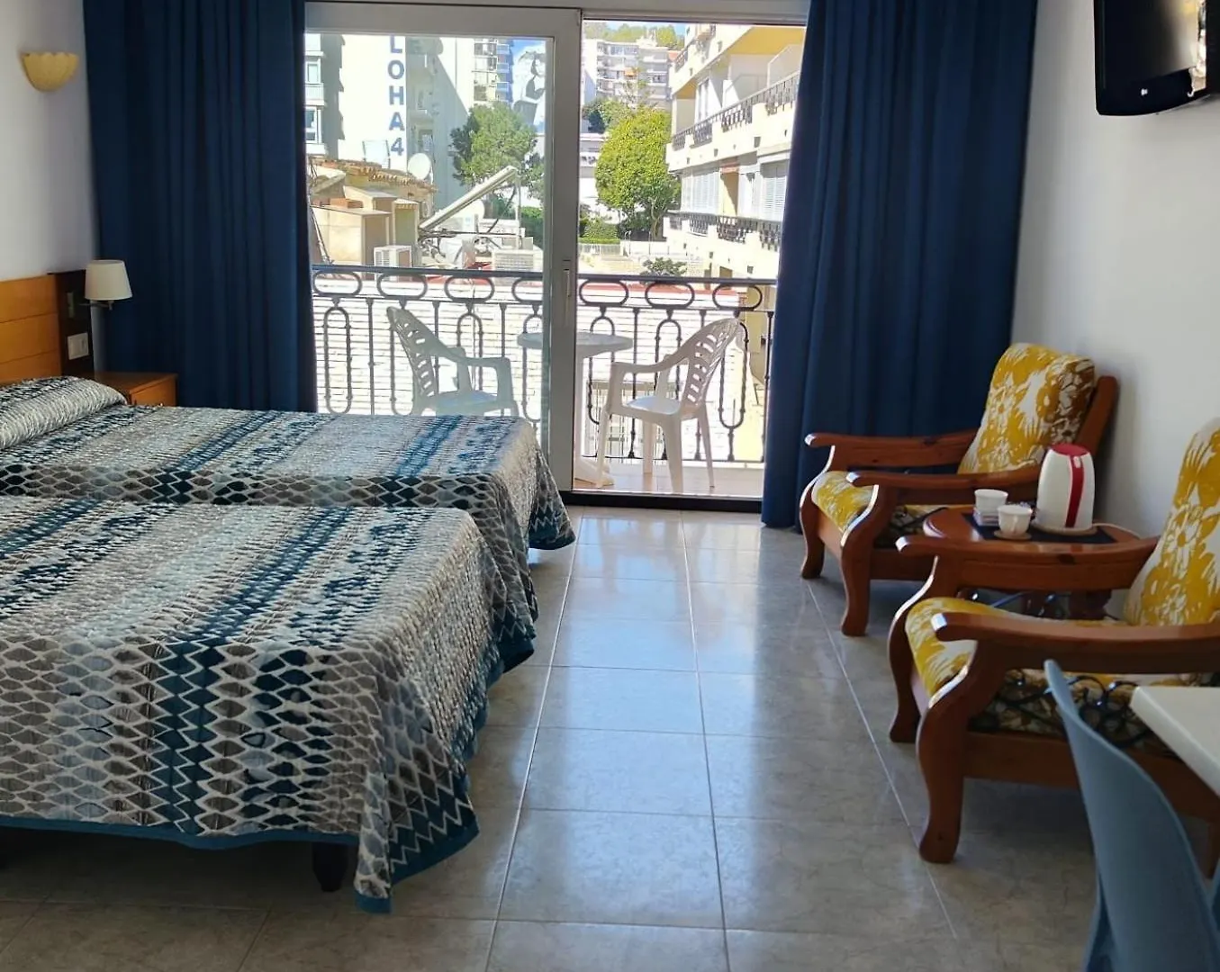 Apartamentos Leonor Carihuela Torremolinos 0*,