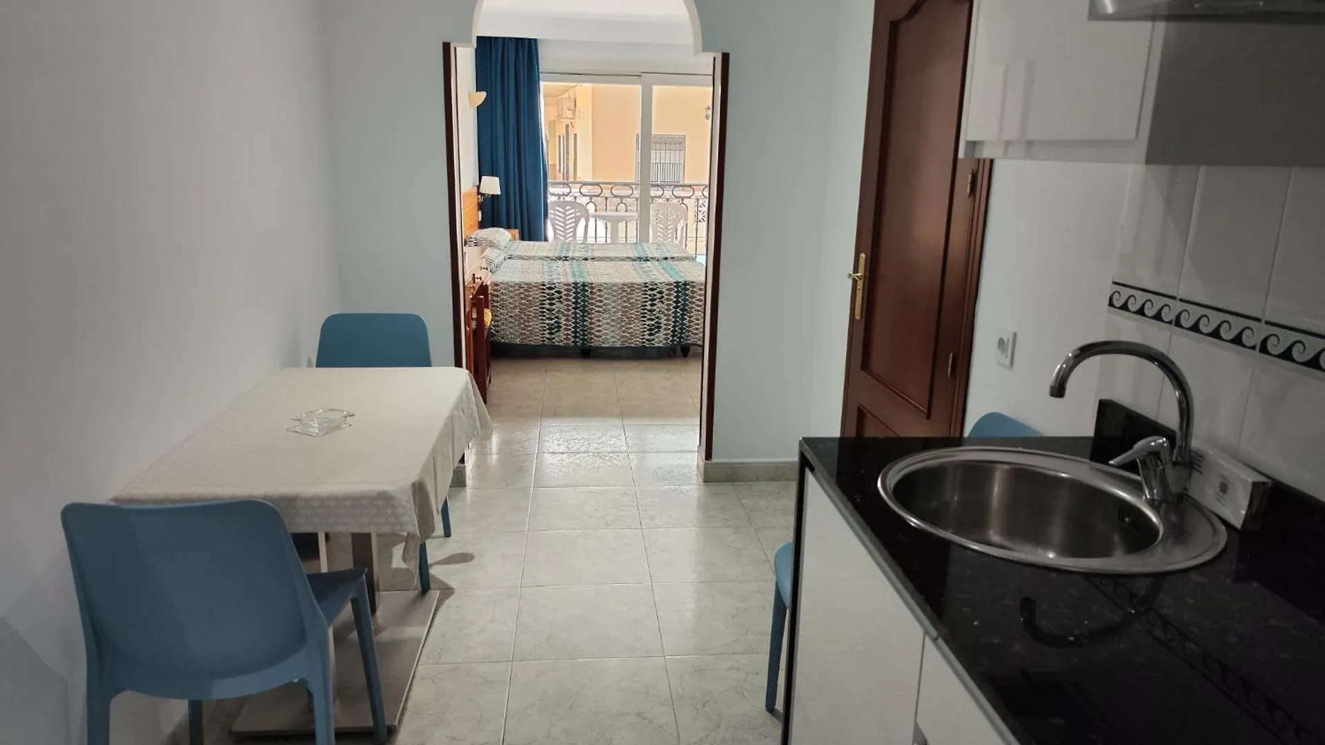Apartamentos Leonor Carihuela Torremolinos Apartment