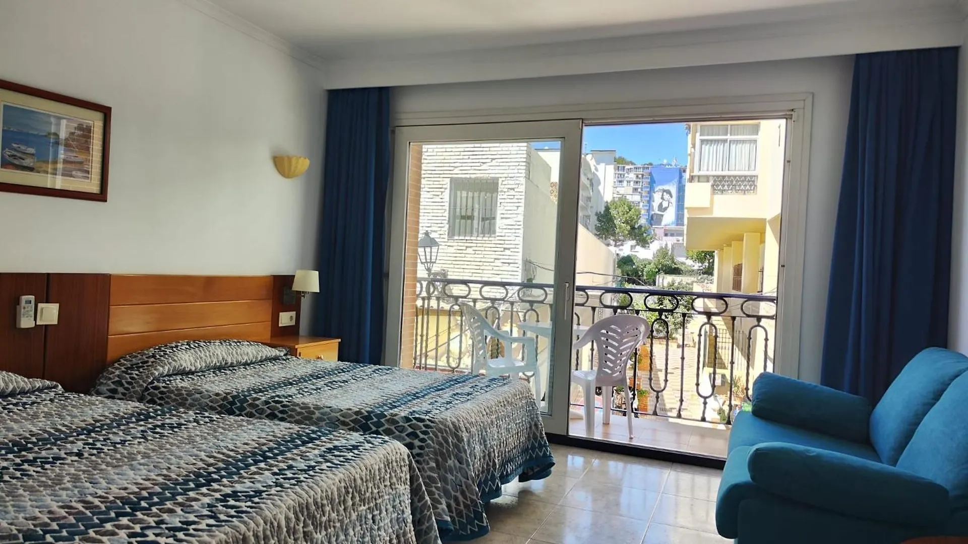 Apartamentos Leonor Carihuela Torremolinos 0*,  Spain