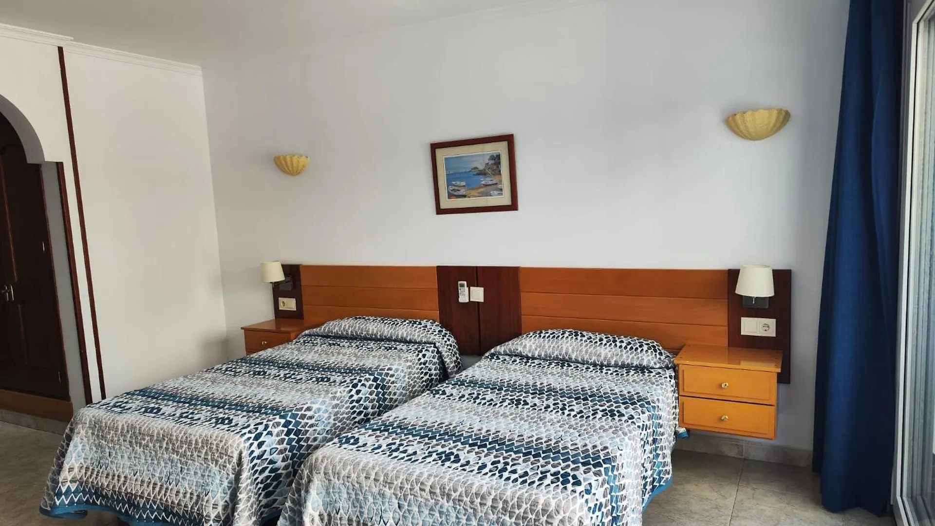 Apartamentos Leonor Carihuela Torremolinos Apartment