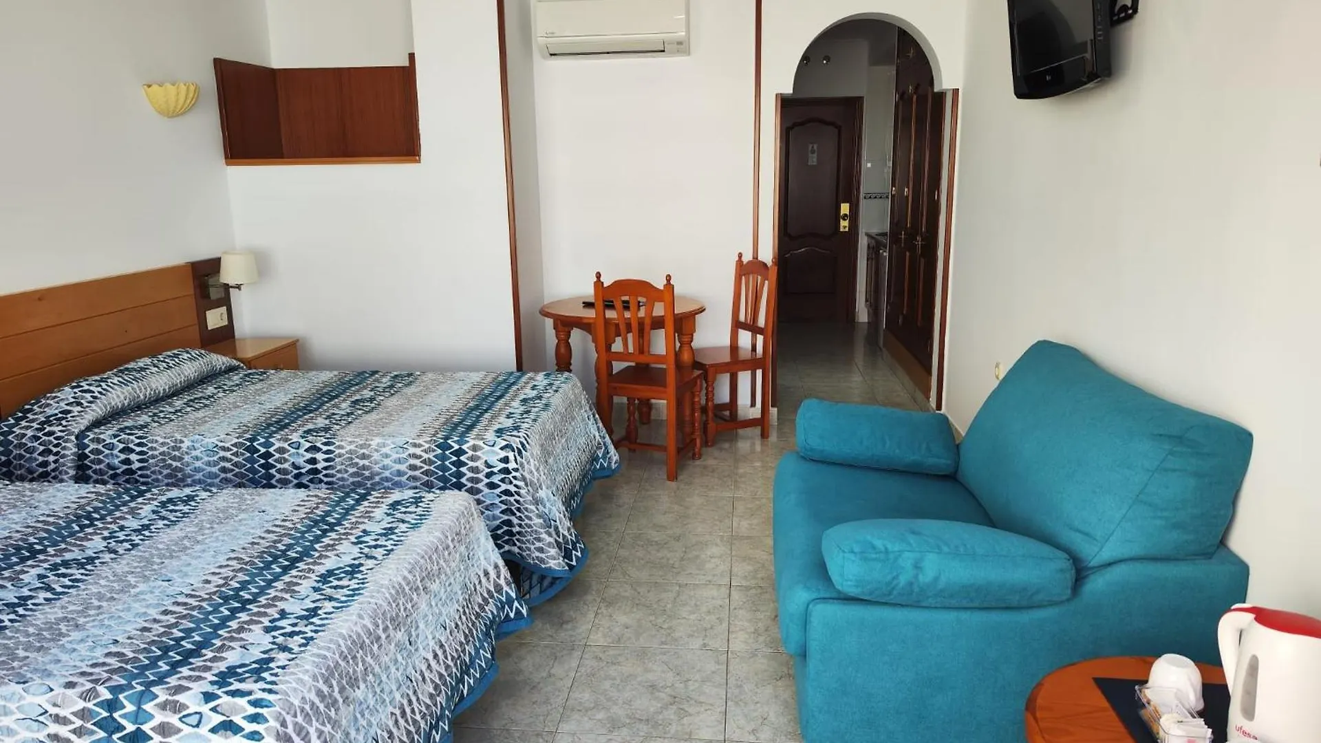 Apartamentos Leonor Carihuela Torremolinos