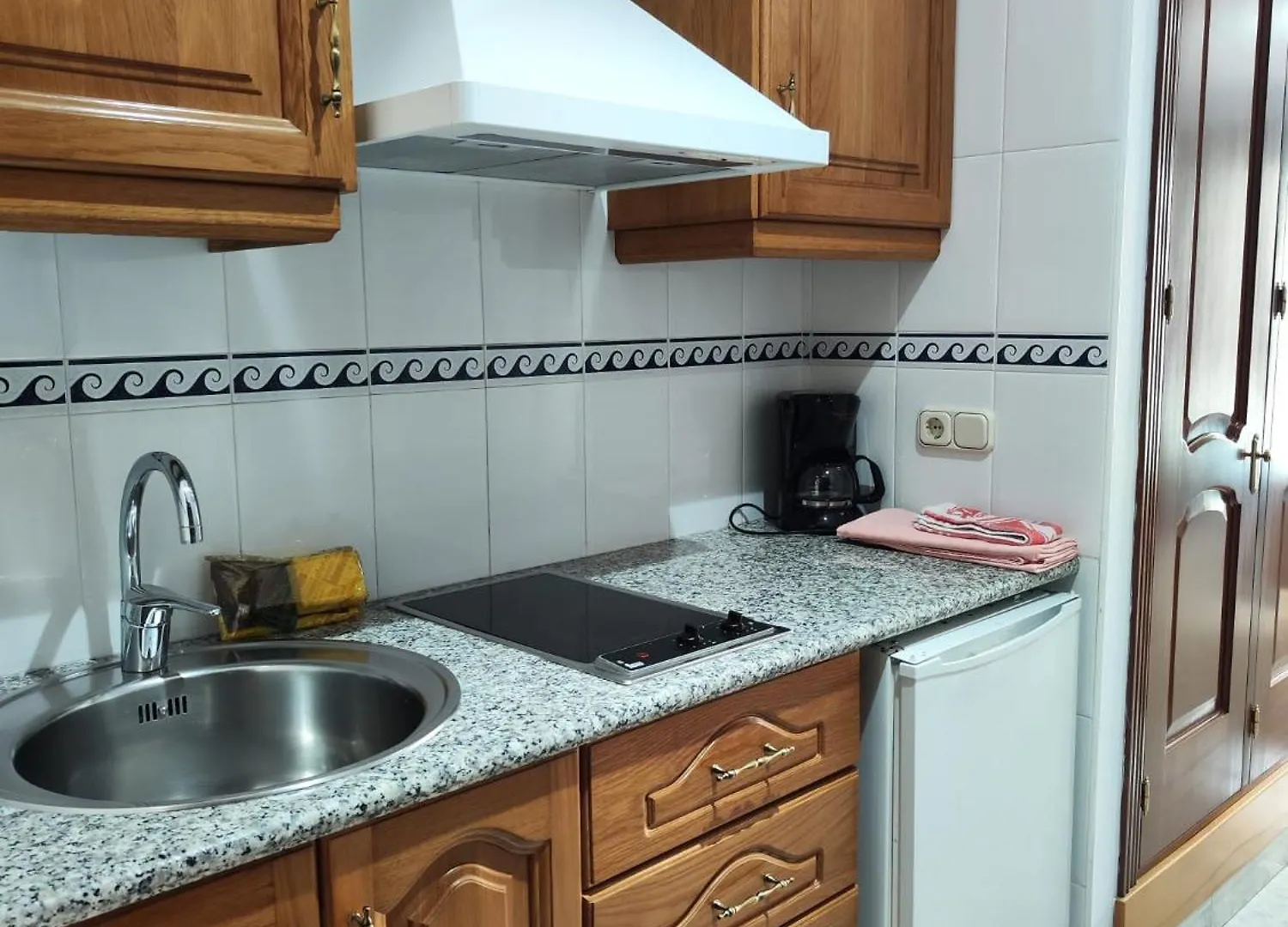Apartamentos Leonor Carihuela Torremolinos 0*,  Spain
