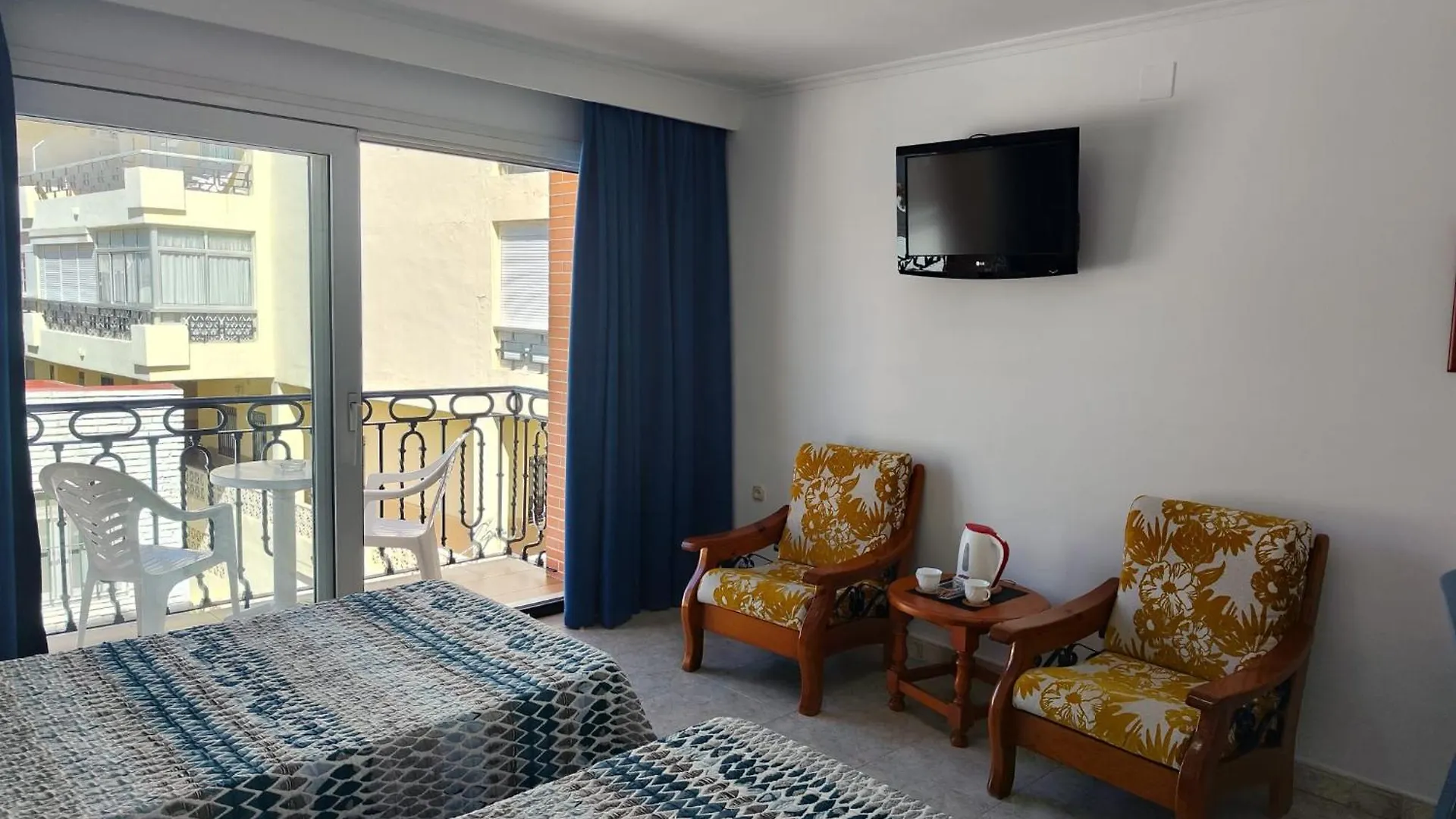 Apartamentos Leonor Carihuela Torremolinos Apartment