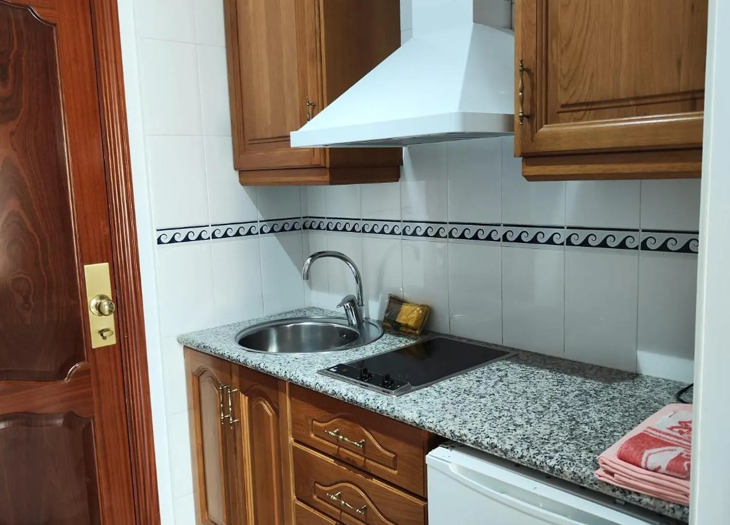 Apartamentos Leonor Carihuela Torremolinos Spain
