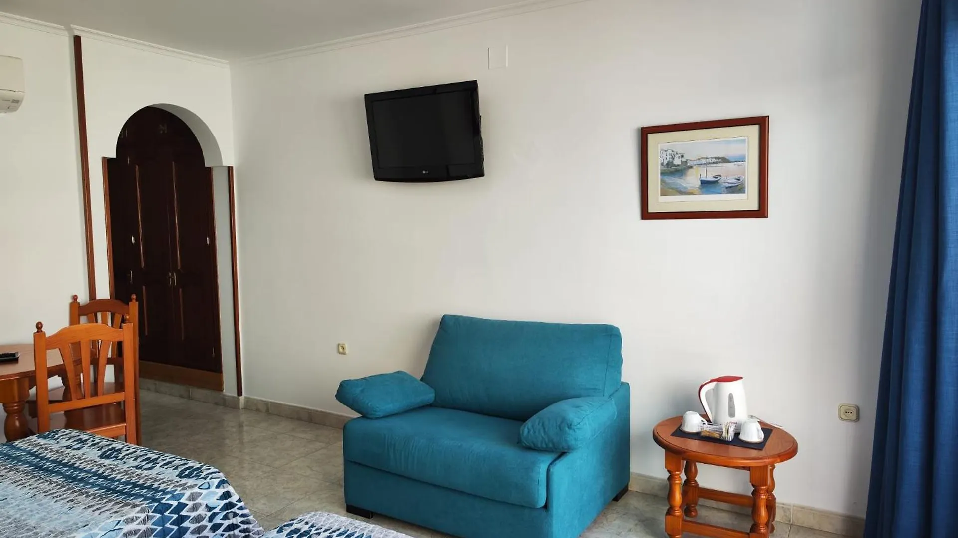 Apartamentos Leonor Carihuela Torremolinos 0*,