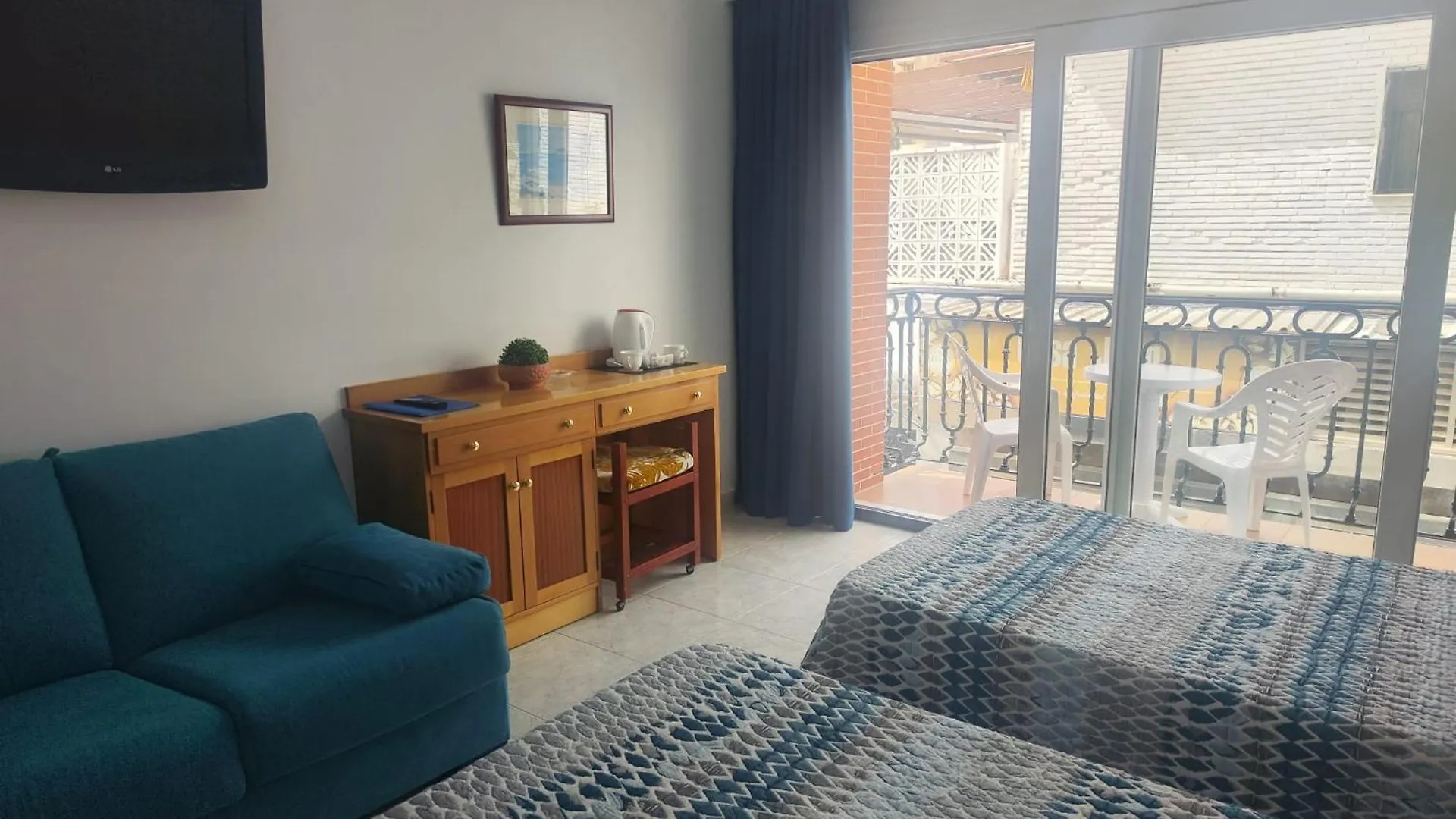 Apartamentos Leonor Carihuela Torremolinos Apartment