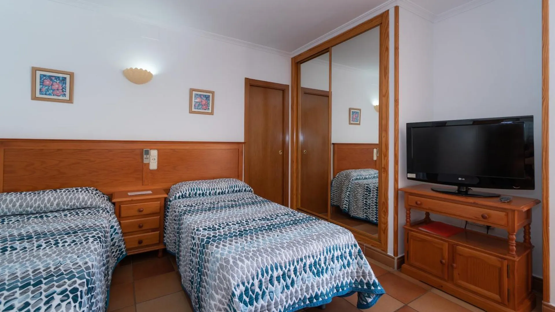 Apartment Apartamentos Leonor Carihuela Torremolinos Spain